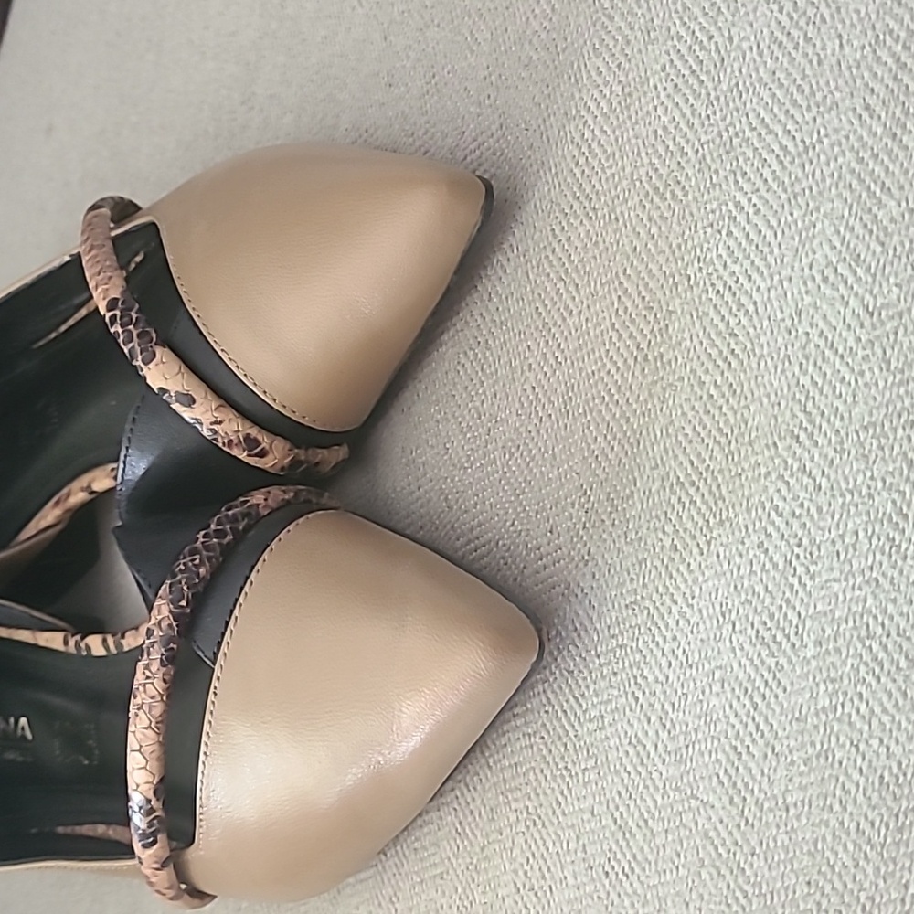 iNDiANA Women's Tan And Black Leather Flats - Size 8 - Picture 4 of 8